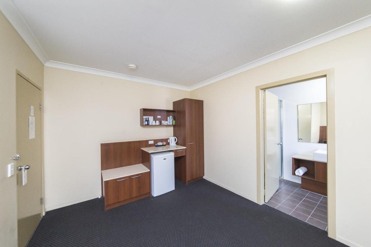 Rocky Resort Motor Inn Rockhampton Exterior foto